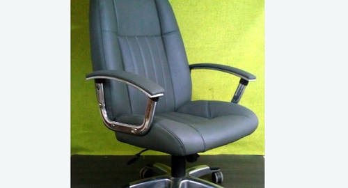 Перетяжка офисного кресла кожей. Мончегорск